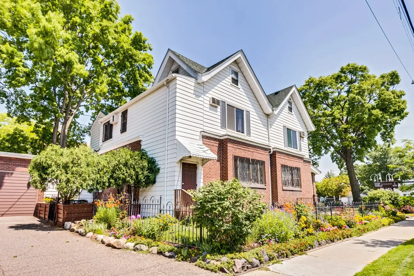 3040 Lyndale Suite 201